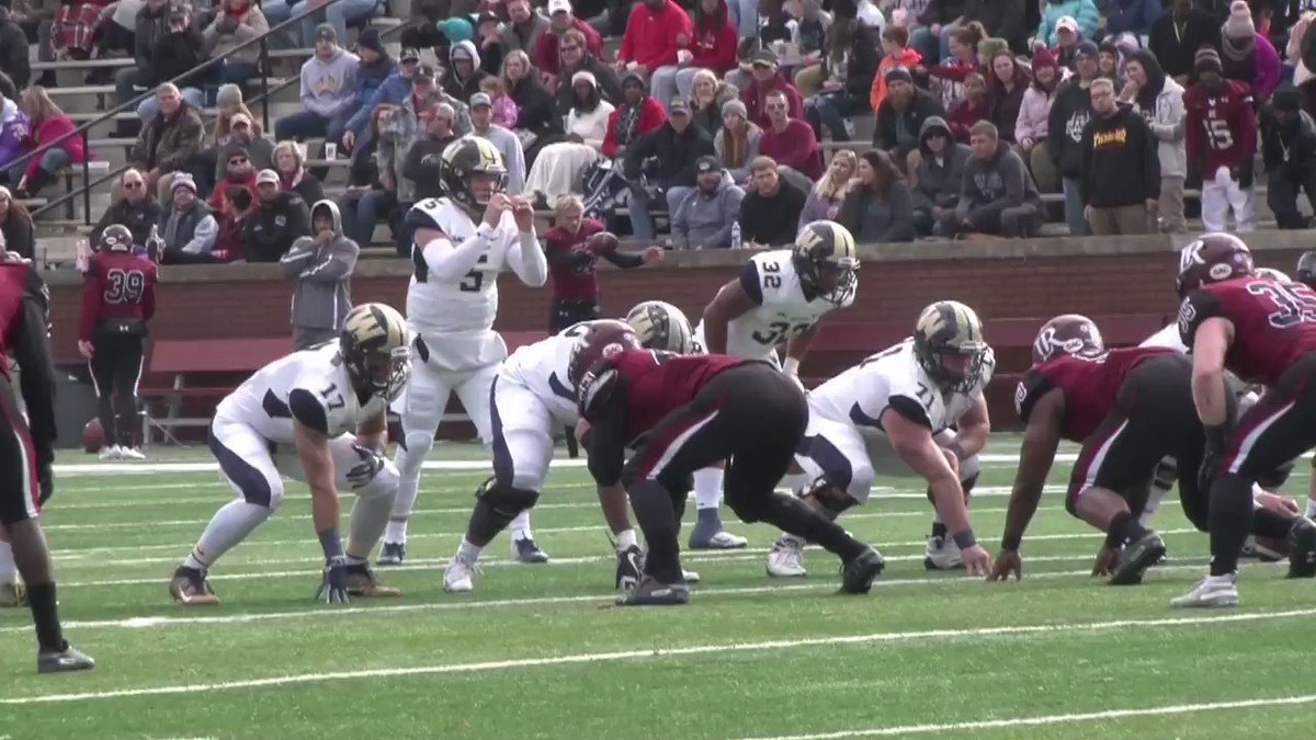 Freshman ➡️ Freshman for the 2nd straight week! The TD pass has @WingateFootball up 7-0 at the half vs @BearsSports.
TD pass #2⃣5⃣ for Crocker on season & #3⃣ for Brooks in the last 3 quarters 🔥🔥 #OneDog #WUFB