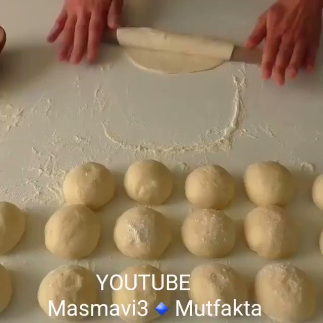 كروسان بالجبن 😋
الطريقة حلوه بدال طريقة التسفيط😍👍🏻
.
.
Ins @masmavi3_mutfakta