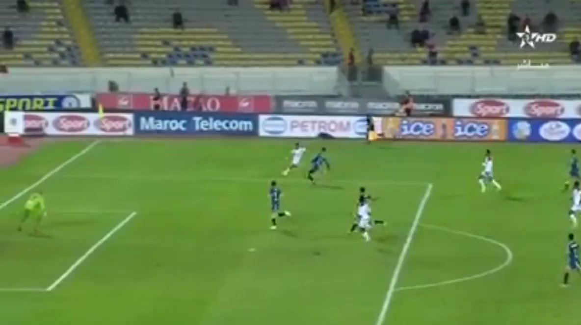 GOOOAAALLL!!!!! Babatunde scores the 1-0 voor Wydad Casablanca against a very poor playing FUS Rabat.