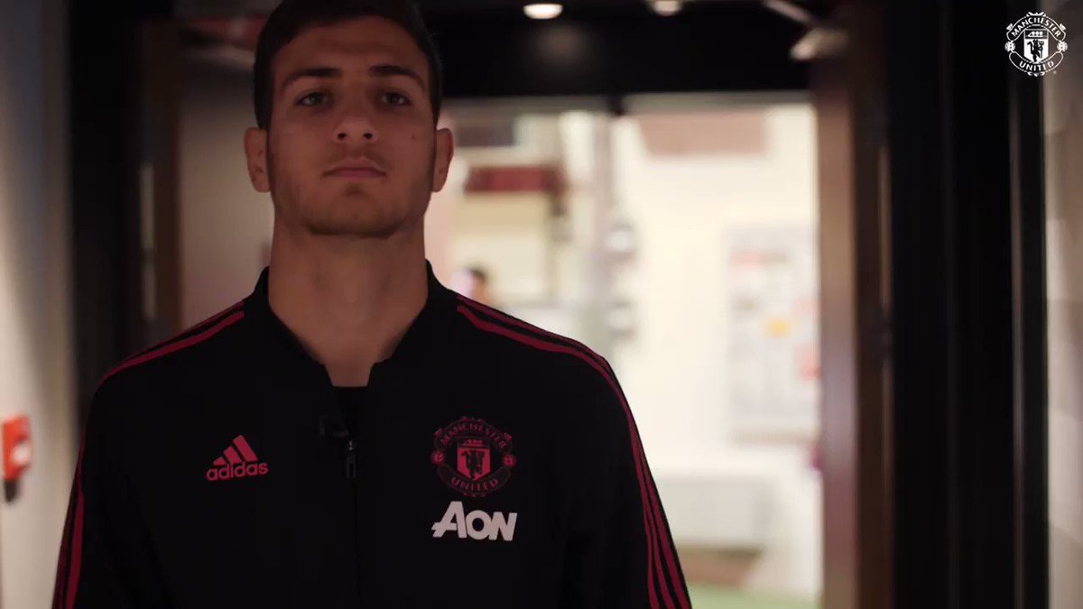 Make room for @DalotDiogo π
Dalot surprised some lucky fans in the dressing room during his tour of OT π
Watch the whole show on #MUTV On Demand now!