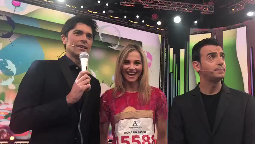 @francifialdini e @Gigi_e_Ross sono prontissimi per partire!
Ma prima della diretta di #zecchino61 hanno un importante messaggio per tutti noi...45588 per donare un pasto a chi non lo ha!
#OperazionePane