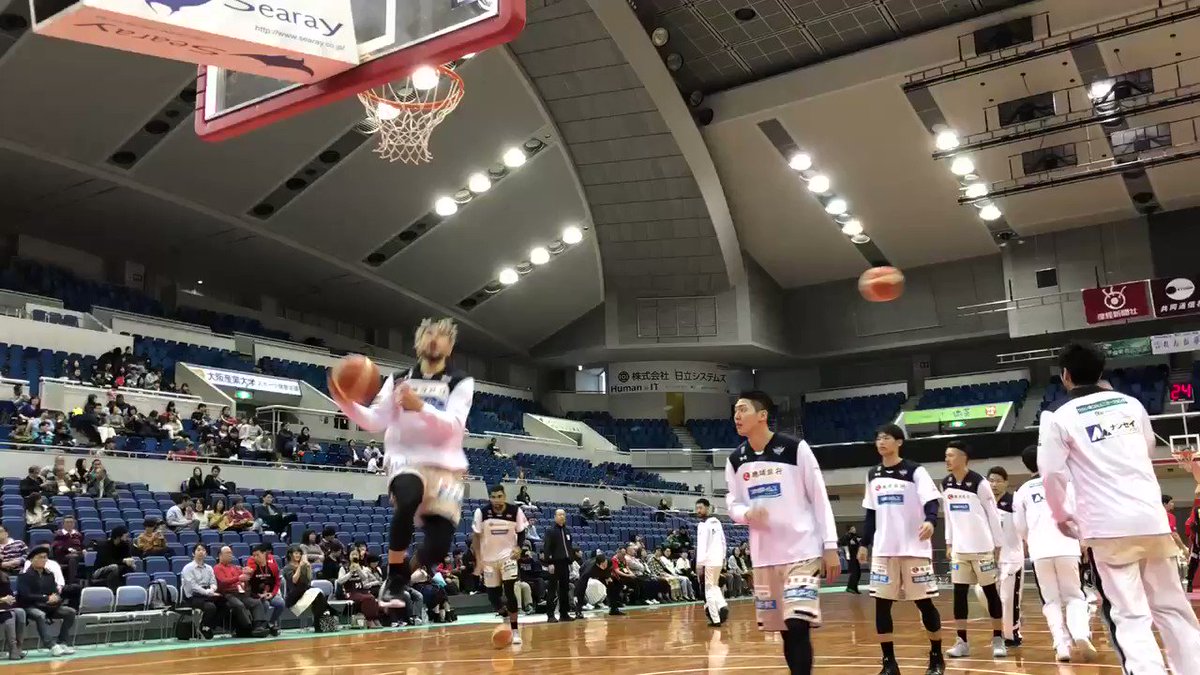 天皇杯2次ラウンド
vs大阪
キングススターティングメンバー
#1橋本、#3並里、#12エアーズ、#24田代、#40スコット