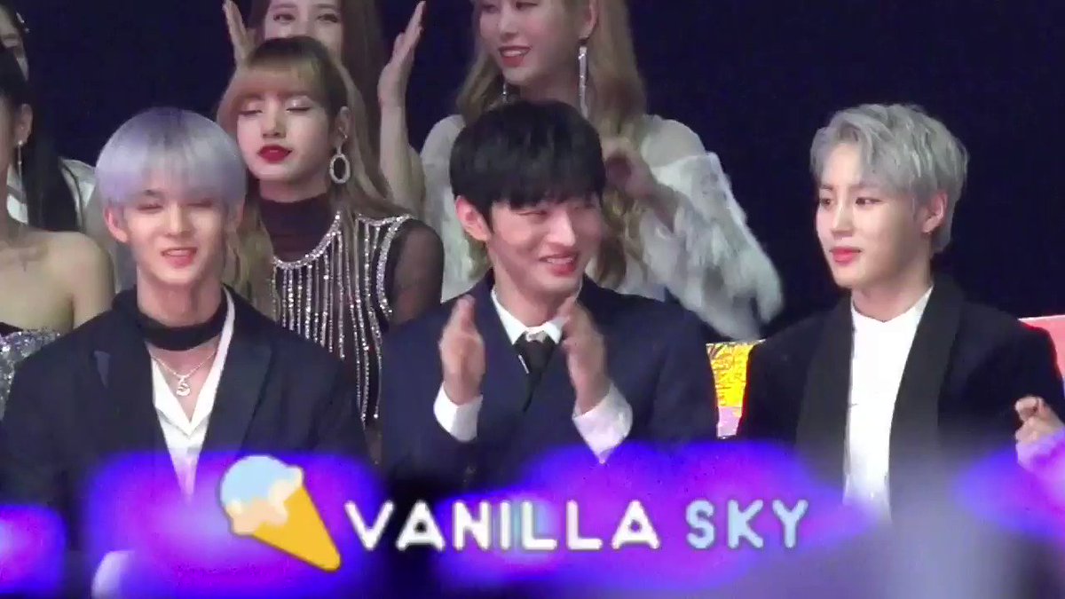 181201 MMA #워너원 #윤지성
어제 이거찍고 현실 입에 주먹넣고 울어따 넘 귀여어서..