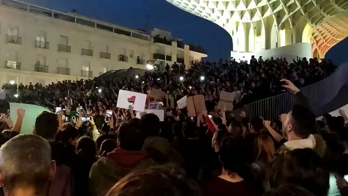 Podemos organiza manifestaciones contra el resultado electoral: ¿cómo llamamos a esto? Czz3vcX3aagZRN4-?format=jpg&name=small