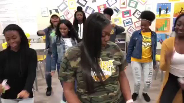The Posh Standard (@ThePoshStandard) on Twitter photo 2018-12-05 22:30:57 This Black educator dropped a remix to Money by Cardi B, to motivate her seniors to graduate This Black educator dropped a remix to Money by Cardi B, to motivate her seniors to graduate