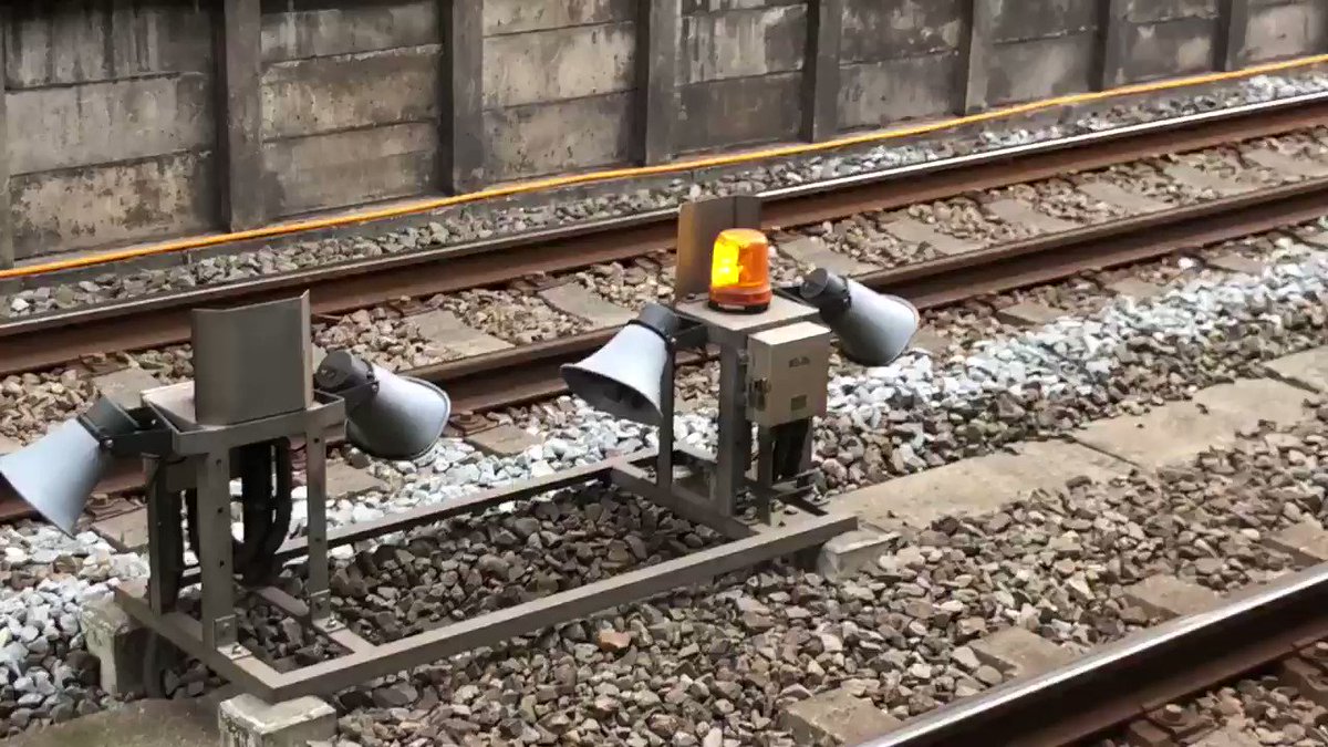 列車接近警報装置 鉄道模型の直線レールに挿し込んで使える「列車接近警報器」が