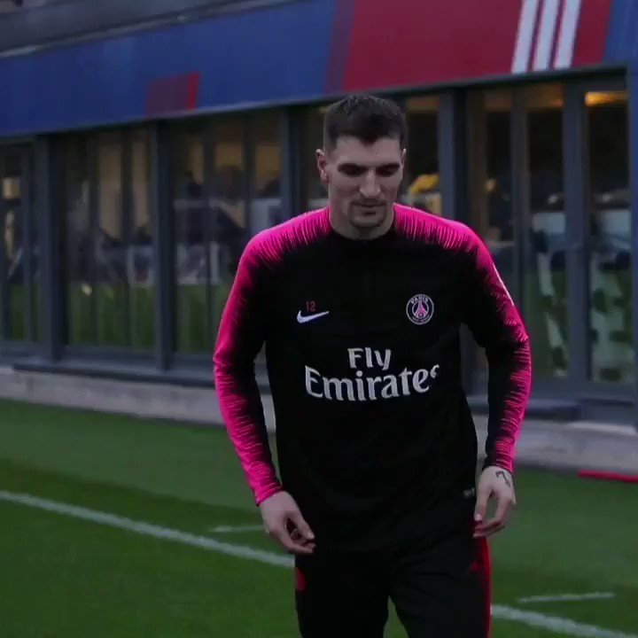 En mode: "?" #TÔTOUTARD #ICICESTPARIS (rendez-vous sur insta) #thursdaycelebration