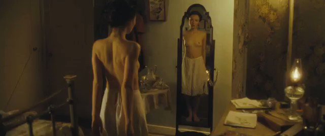 Emily Browning – Summer in February (2013) – Celeb Nudity