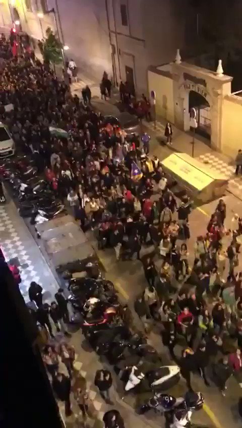 Cabreada3🎗🎗🎗🎗🎗🎗🎗🎗🎗🎗🎗🎗 (@cabreada3) on Twitter photo 09/12/2018 10:55:33 Andalucía en marcha, esto no lo veréis en ninguna televisión Andalucía en marcha, esto no lo veréis en ninguna televisión