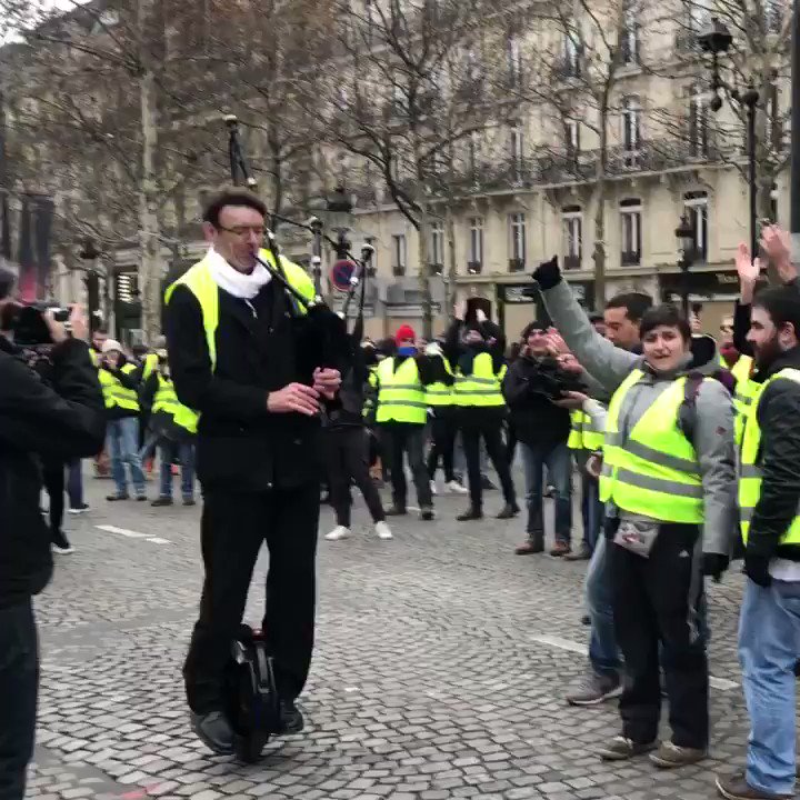 Nothing to see here.. just a gilet jaune on his electric unicycle playing the bagpipes. #giletsjaunes