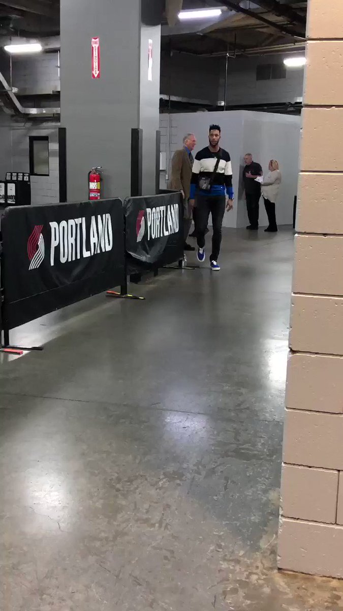 “What do I do with my hands??” -@thekidet   Athletes, just like us 😂 https://t.co/qVLzg8Usa1