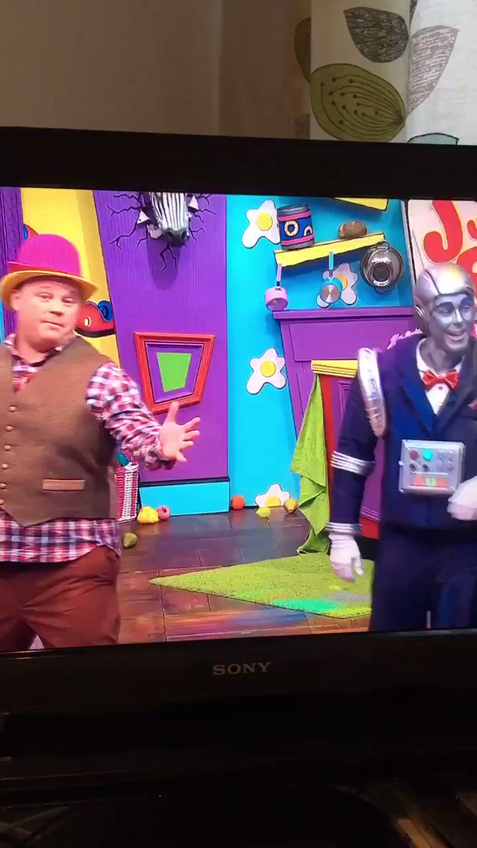 Justin’s House on @CBeebiesHQ is further proof, as if we needed it, that safe standing works. Look at that atmosphere! @The_FSF @the92dotnet