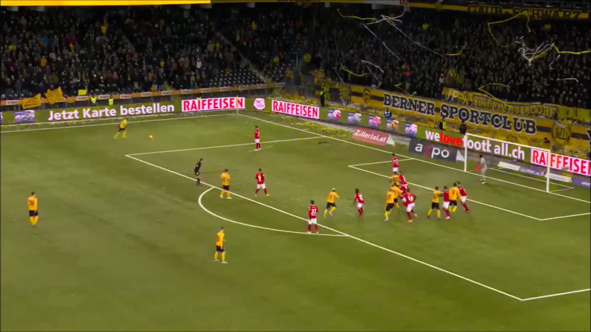 Gui Hoarau ist immer hungrig auf mehr 😉🍟💛🖤 #BSCYB #YBFOREVER #WEIW @hoarauguillaume