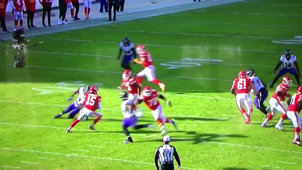NFL Update (@MySportsUpdate) on Twitter photo 09/12/2018 22:58:20 Patrick Mahomes' no-look pass. He's just different Patrick Mahomes' no-look pass. He's just different
