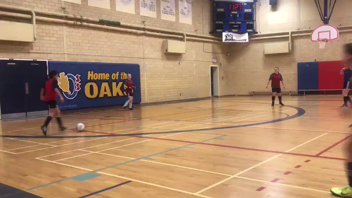 After a successful game yesterday, #whitecapslondon 2007 #PreOPDL girls decided to take on the 2006 #OPDL Girls in some Sunday Funday Futsal action! 💪🏼
@WhitecapsYouth #lndont @londonwhitecaps #playerdevelopment #sundayfunday