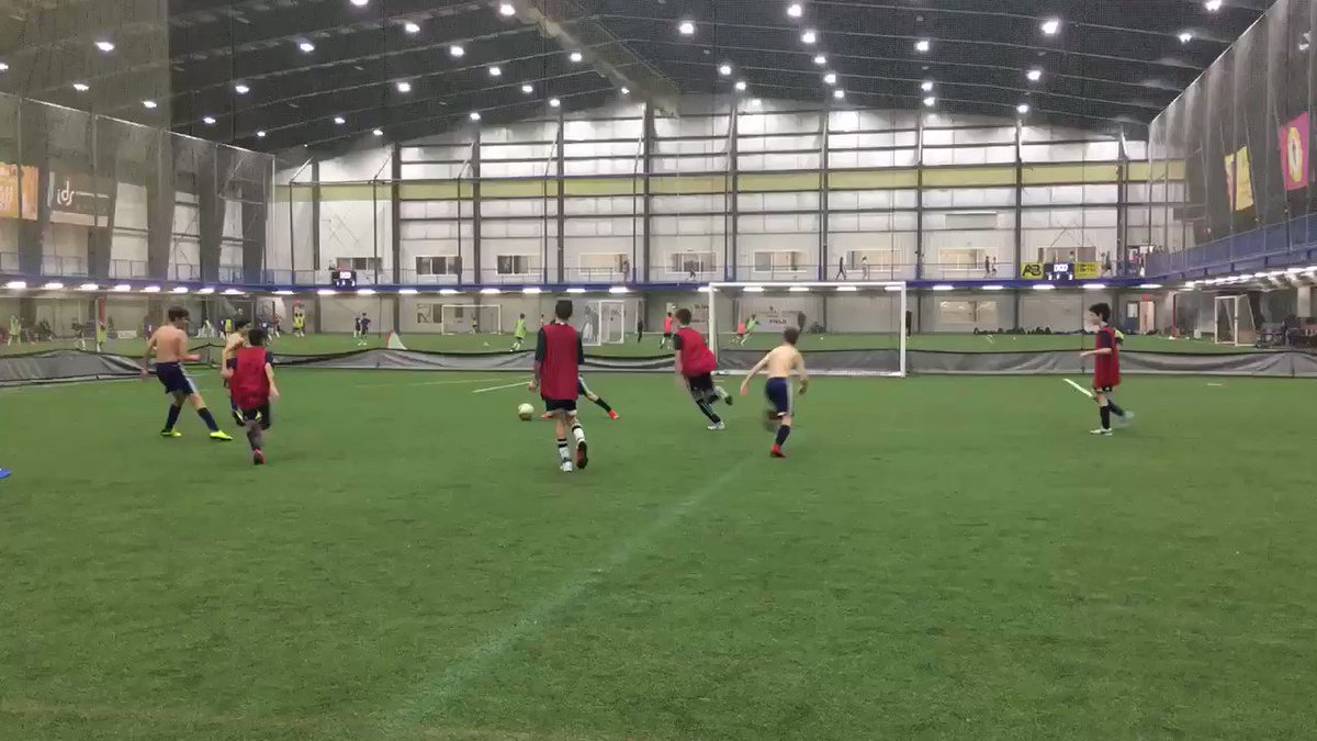 The Skins were out for #whitecapslondon 2006 #OPDL Boys and it was a skinny sight 😂 Thinking the boys need to work on a tan before next session 💪🏼
Topic: Attacking from the midfield through quick switching of the point of attack
@WhitecapsYouth #lndont @whitecapslondon – at BMO Centre