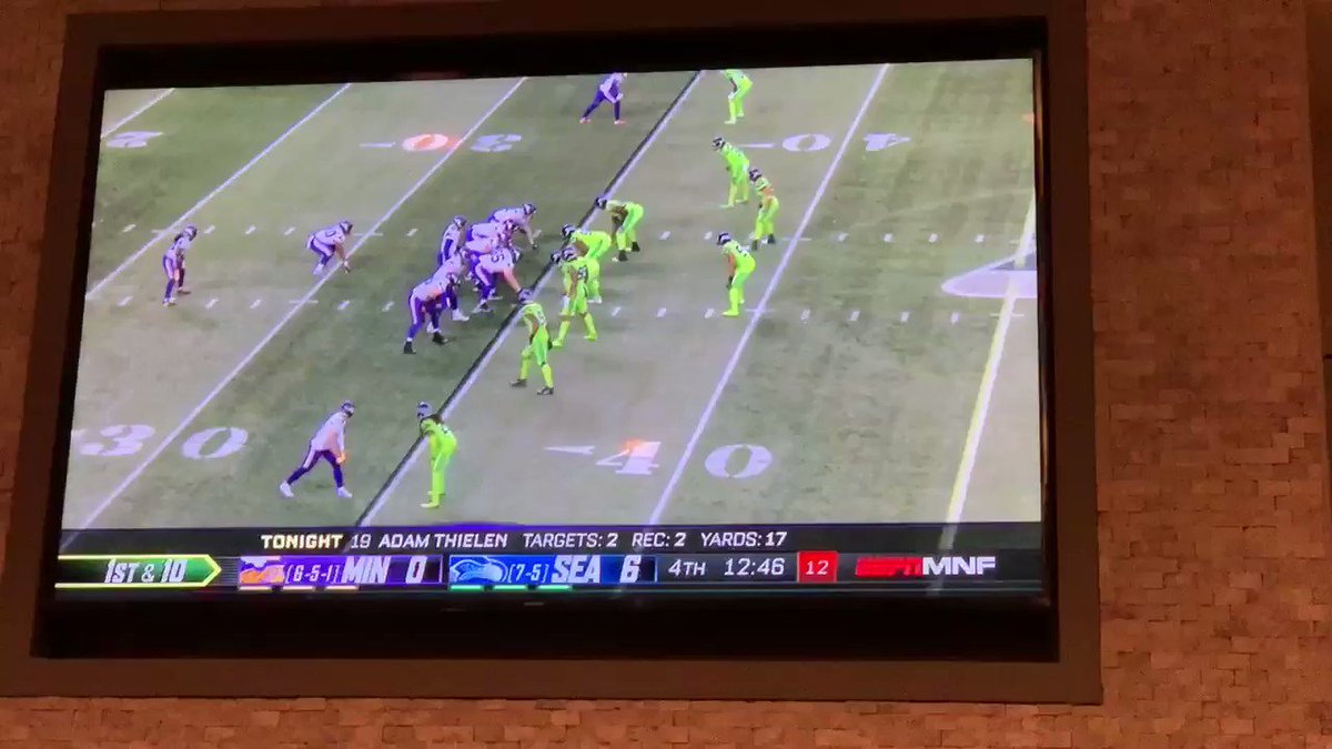That boy @stefondiggs blowing by cats like Speedy Gonzales & then playing above the rim like Spud Webb! I 👀 you boi!! #Skol #MNF