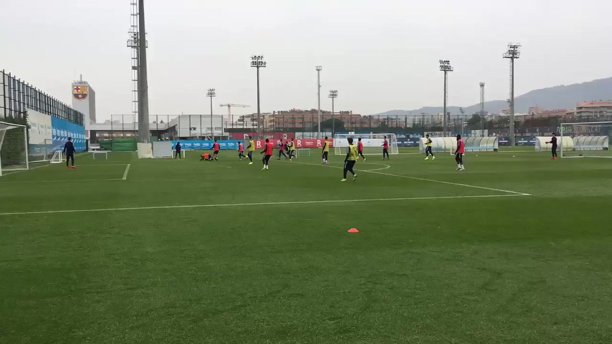 ⭕️ Compte enrere‼️
🎥 El Barça B prepara amb els jugadors disponibles el partit de dissabte contra el Lleida al Mini. També han entrenat els juvenils Pol, Baño, Ilaix, Nico, Marqués, Jandro, Iván Bravo, Peque, Álvaro, Serrano i Nils
#BarçaB #ForçaBarça🔵🔴