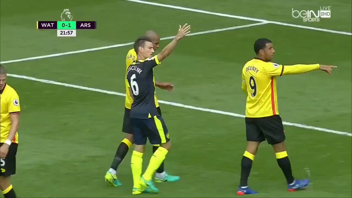 Lacazettes (@Lacazettes) on Twitter photo 18/01/2019 22:17:03 Never forget when Koscielny told Cazorla to take a corner with his left foot instead of his right. 😂 Never forget when Koscielny told Cazorla to take a corner with his left foot instead of his right. 😂