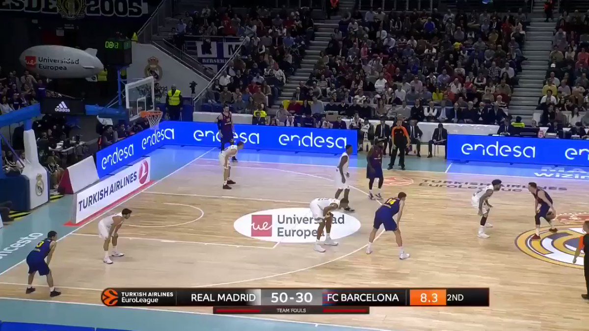 De pie... impresionante @facucampazzo 👏👏👏👏 #orgulloargento 🇦🇷 jugando el clásico en #España