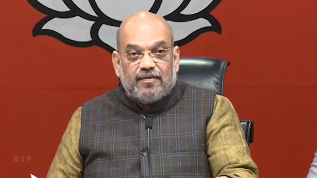 Amit Shah (@AmitShah) on Twitter photo 2018-12-14 10:43:17 मैं राहुल गाँधी से पूछना चाहता हूं कि राफेल मुद्दे पर उन्होंने जो झूठ जनता से बोला, उसका सोर्स ऑफ़ इन्फॉर्मेशन क्या था? कांग्रेस आज देश को बताये कि 2007 से 2014 तक सोनिया-मनमोहन सरकार राफेल डील को क्यों फाइनल नहीं कर पाई? क्या इसमें कमीशन का अमाउंट तय होना बाकी रह गया था ? मैं राहुल गाँधी से पूछना चाहता हूं कि राफेल मुद्दे पर उन्होंने जो झूठ जनता से बोला, उसका सोर्स ऑफ़ इन्फॉर्मेशन क्या था? कांग्रेस आज देश को बताये कि 2007 से 2014 तक सोनिया-मनमोहन सरकार राफेल डील को क्यों फाइनल नहीं कर पाई? क्या इसमें कमीशन का अमाउंट तय होना बाकी रह गया था ?