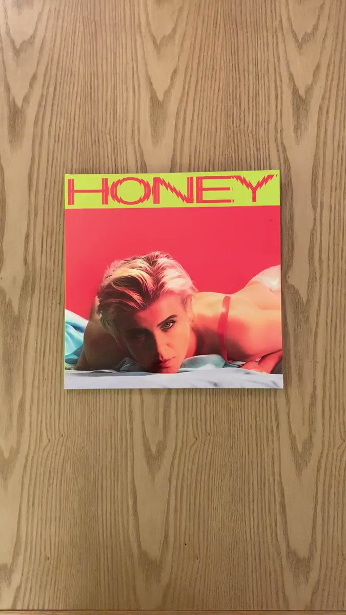 Robyn (@robynkonichiwa) on Twitter photo 14/12/2018 13:33:20 Honey is now available on vinyl! rbn.lnk.to/HONEYALBUMTw Honey is now available on vinyl! rbn.lnk.to/HONEYALBUMTw