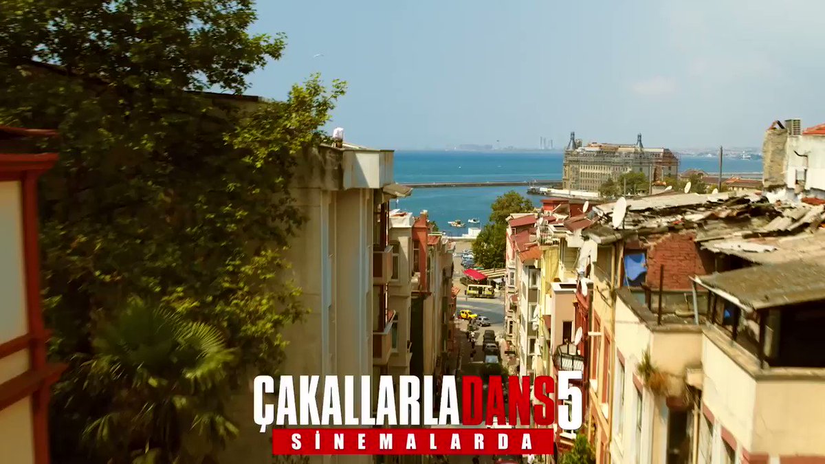 Adem Abi koş, sıkıntı büyük! 🏃😂 #ÇakallarlaDans5, tüm sıkıntılarından kurtulmak isteyenler için sinemalarda! 🍿
@taffpics @Sugarworkzfilm
Türkiye Biletler: https://bit.ly/2yJ2XNB
Avrupa Biletler: https://bit.ly/2quqfCz