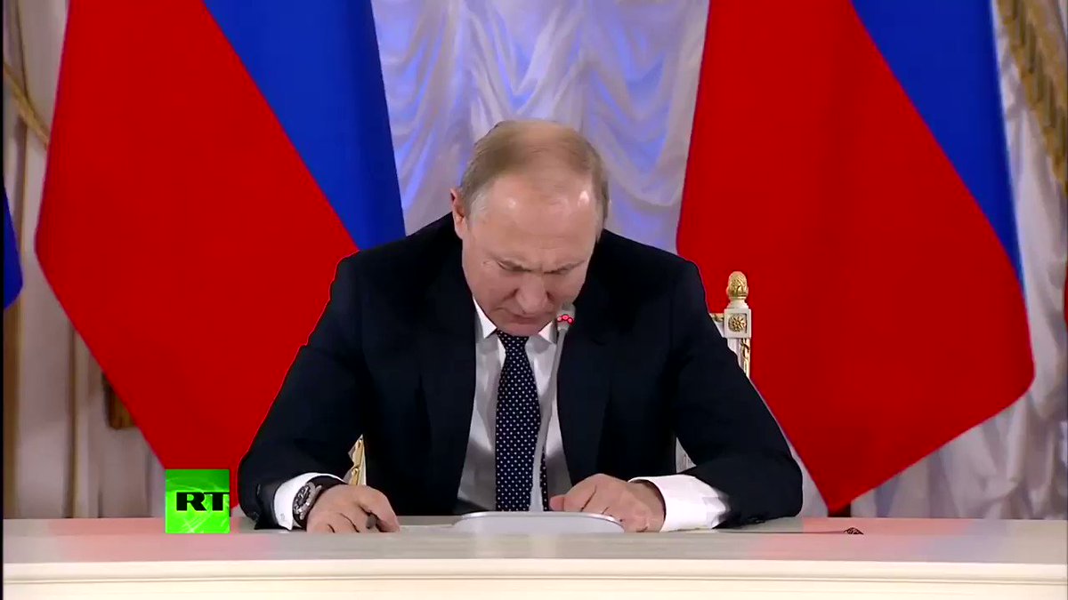 Путин: Рэп и прочее держатся на трех китах - секс, наркотики и протест. Больше всего в этом беспокоят наркотики, это путь к деградации нации. Им нравится этим где-то за бугром заниматься - Бог в помощь, пусть что хотят, то и делают. Мы должны сделать, чтобы этого не было