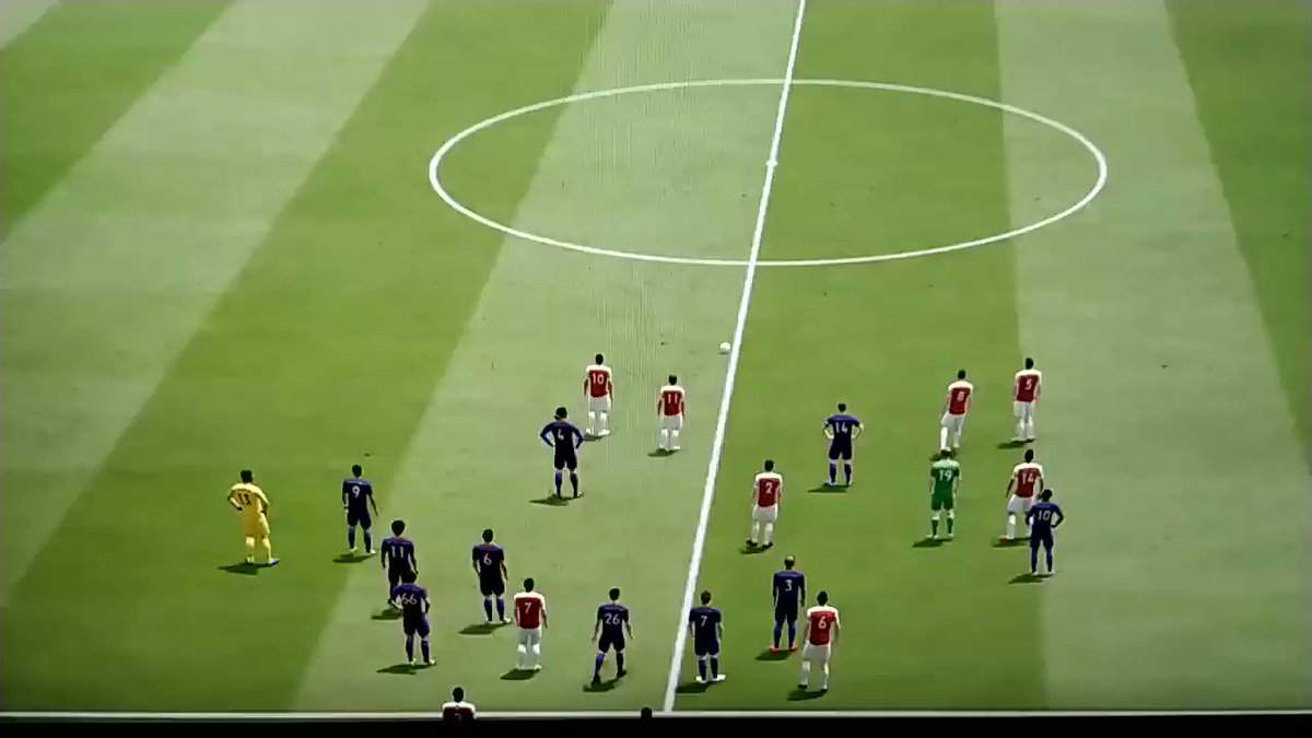 #FIFA19 online mode 2v2.This happened in half time stuck there