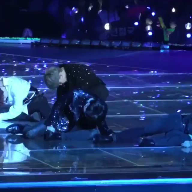 โอ้ยยยยถึฃกับหลุดคำหยาบ เหมือนมีสลิงมาดึงน้องเลยอะ แต่ไม่นะ มันคือความสามารถของน้องกุกเอง สุดยอดดดด ธรรมชาติมากกกก @BTS_twt
