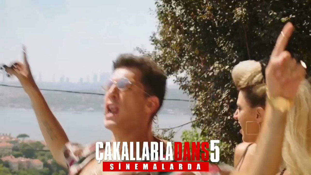 Biraz aşk, biraz macera, bol çakallık ve kahkaha seni bekliyor! 🤣 #ÇakallarlaDans5 sinemalarda! 🍿
@taffpics @Sugarworkzfilm
Türkiye Biletler: https://bit.ly/2yJ2XNB
Avrupa Biletler: https://bit.ly/2quqfCz