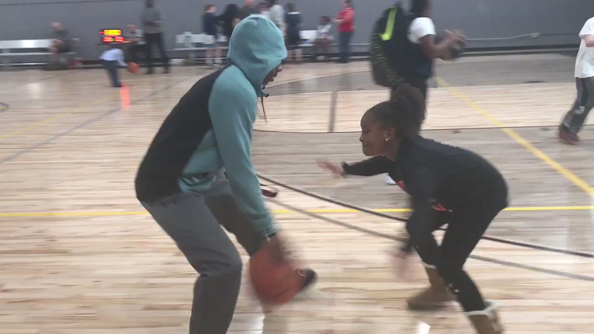 So this happened yesterday.. My little sister thought she could guard me lol ๐Then my mom came on the court ๐
