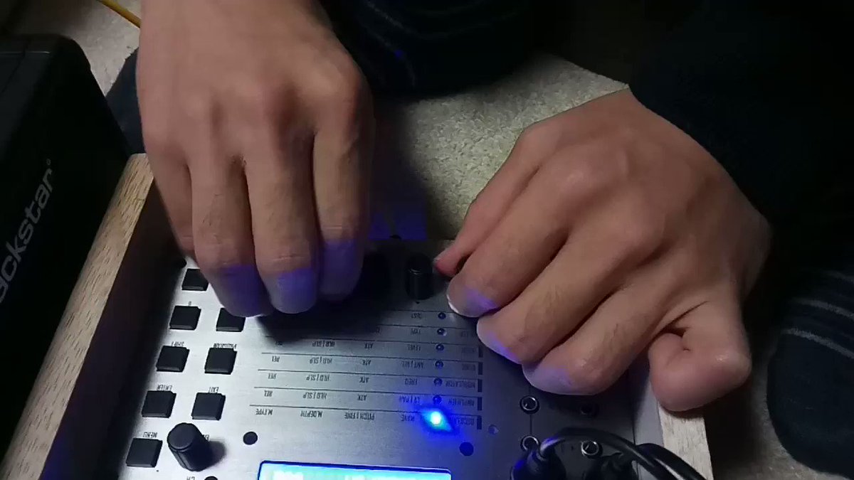 NAADさんのmodularで遊んでます。ランダムで信号送ってツマミを回すだけで楽しい!