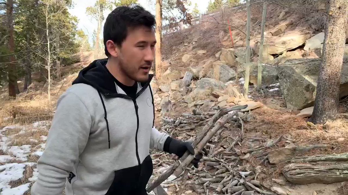 Markiplier (@markiplier) on Twitter photo 17/12/2018 20:04:20 I’m desperate... I’m desperate...