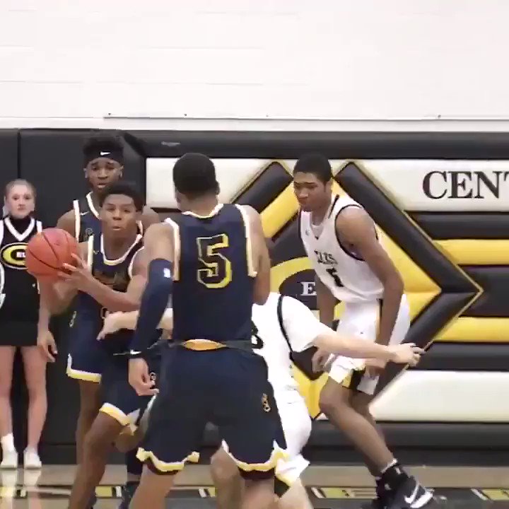 That right thereโs a PRO MOVE ๐ฏ @MossRaheim (via @ReggieFOX45Now)