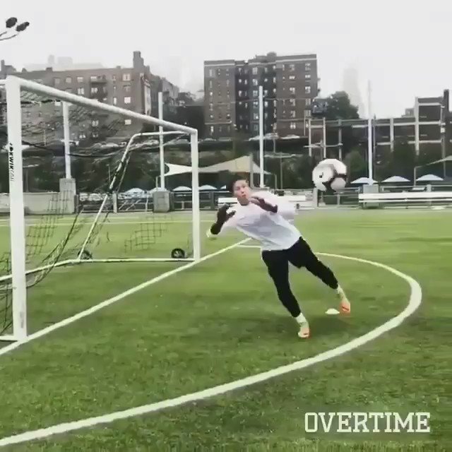 A bit of #tuesdaymotivation make sure you don't skip your GK workout today!
📽 @overtime #goalkeepersdoitbest #goalkeepergloves #goalkeepertraining #goalkeepercoach #gksaves #goalkeepersaves #goalkeeperglove @Keepitonthedeck
