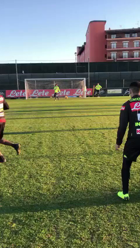 Fine allenamento con i tiri in porta @adamounas_37 🤙🏻
💙 #ForzaNapoliSempre
