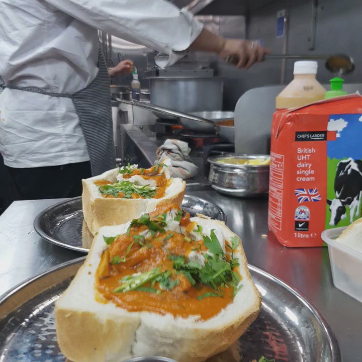 RT @Patristfood: The first order from our new lunch menu with Railway Bunny Chow Twist with Butter Chicken just left the pass. #lunch #londoncurry #patrinorthfields #butterchicken #bunnychow #railwayfood #durban #bunnywednesday #curry #goodfood #catering…