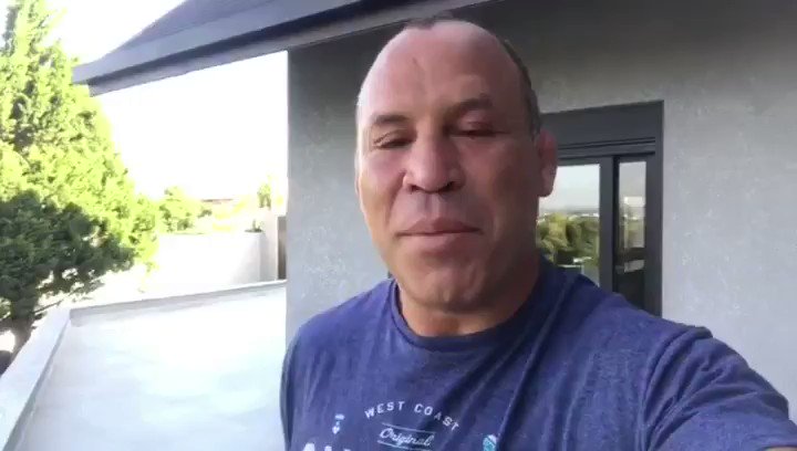 É hoje não perca!! Estarei no Paraguai ministrando um seminário no Hotel Casino Acaray a partir das 18h espero por todos vocês para ensinar as minhas técnicas e tirar uma foto com Silva! Realização: @golpefulminante https://t.co/wD7loWqzyv