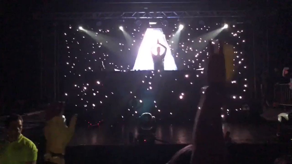 Merry Christmas 🎅🏼🎄
“Christmas Days”by @arminvanbuuren
#MerryXmas #ArminVanBuuren #ArmadaMusic #ASOT #ChristmasDays
Washington DC, #Echostage December 31/2017