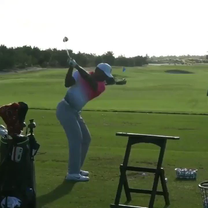 Not many things prettier than a Tiger Woods club twirl. Happy Birthday to the (via 