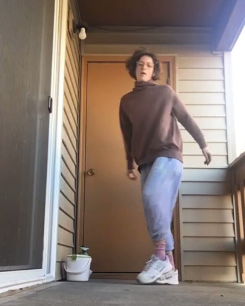 Veteran Freshman (@yusufyuie) on Twitter photo 25/03/2019 06:36:21 Me dancing underground trying to fit in with the other tethereds so they don't off me #UsMovie Me dancing underground trying to fit in with the other tethereds so they don't off me #UsMovie