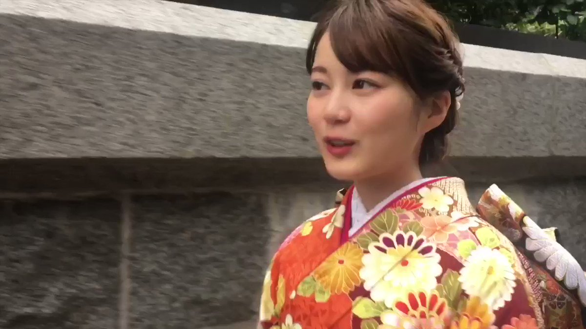 生田絵梨花写真集インターミッション 公式 あけましておめでとうございます Nyの5番街を振袖姿で歩く生田さん 華やかですね 生田絵梨花写真集 インターミッション 1月22日発売 アマゾンhttps T Co Krawilmtw8 セブンhttps T