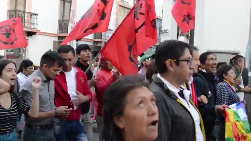 De la mano de los jóvenes, los movimientos sociales y los trabajadores hemos protestado por las medidas económicas de @Lenin. El camino no es el adecuado y llevará a los ecuatorianos a un callejón sin salida. #BastaDePaquetazos