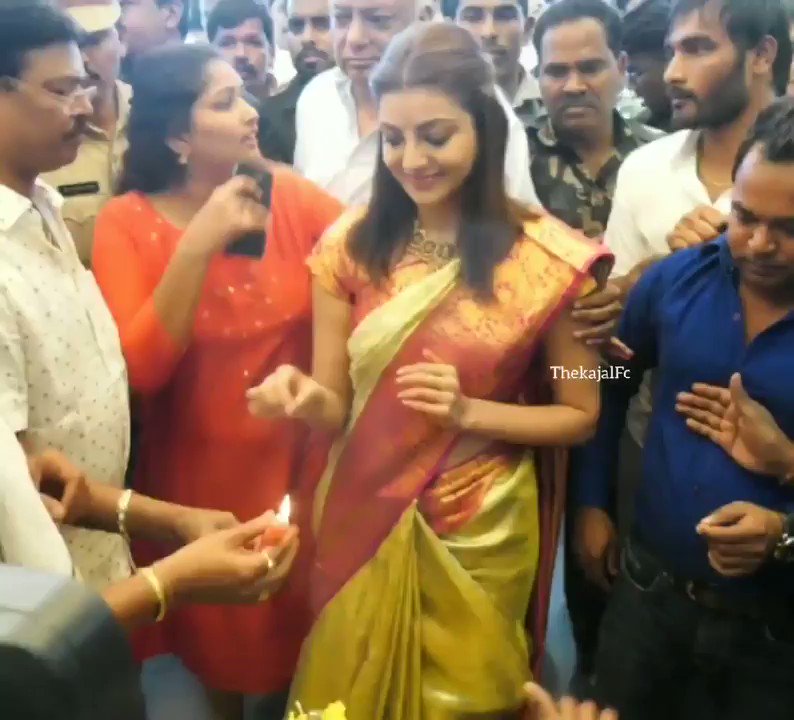 Most gorgeous #KajalAggarwal Inaugurated #mangalyashoppingmall in Hyderabad !! @MsKajalAggarwal ♥️