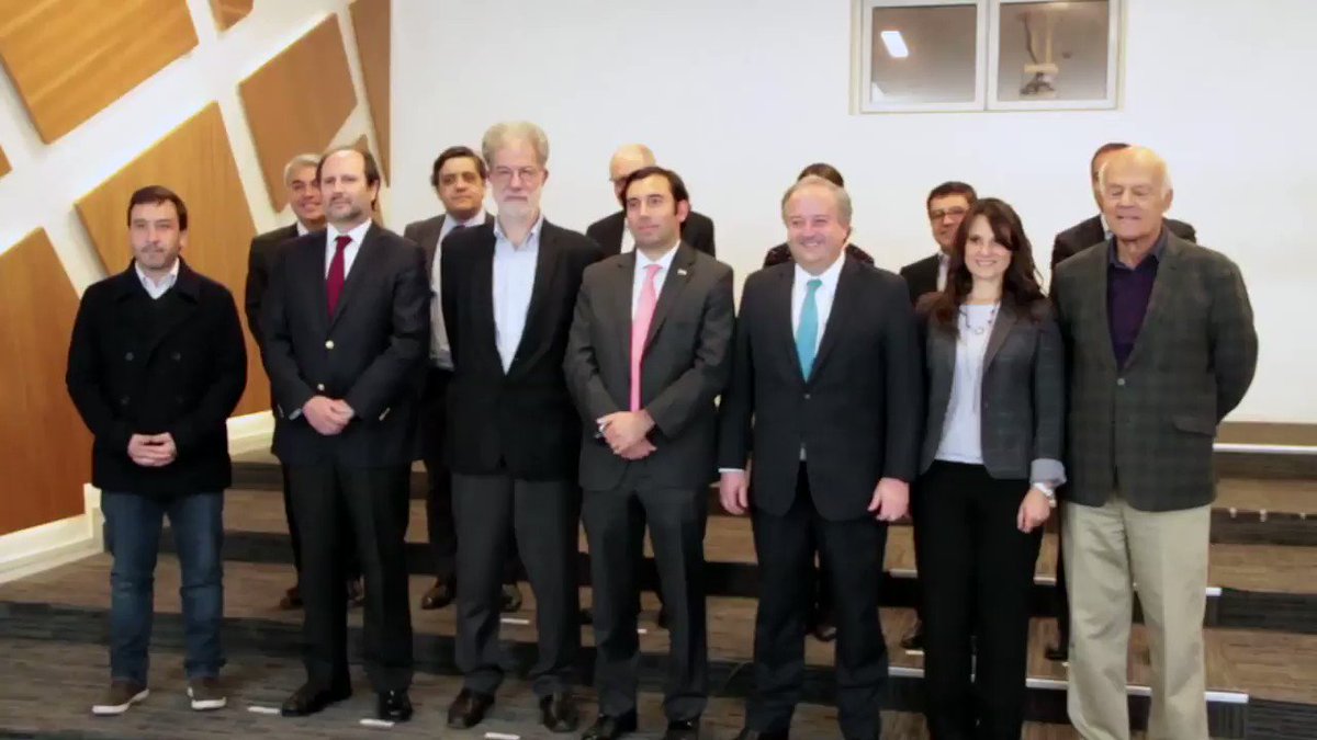 Hoy los representantes de las mesas Técnica y Sindical le presentaron al Pdte @sebastianpinera dos informes con propuestas que permitirán cambios legislativos e iniciativas para enfrentar los desafíos del mercado laboral moderno y para tener empleos de calidad para todos 💪🏼🇨🇱