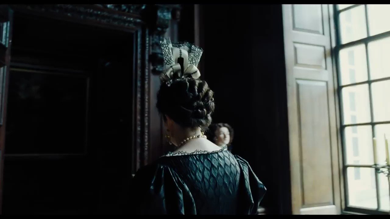 Happy birthday, olivia colman! 

