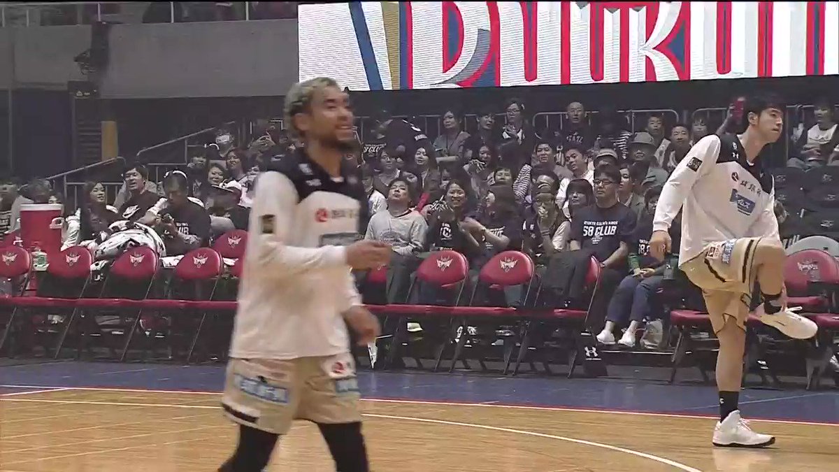 伝統の一戦!
VS大阪 キングススターティングメンバー
#1橋本、#12エアーズ、#14岸本、#32エゲケゼ、#51古川