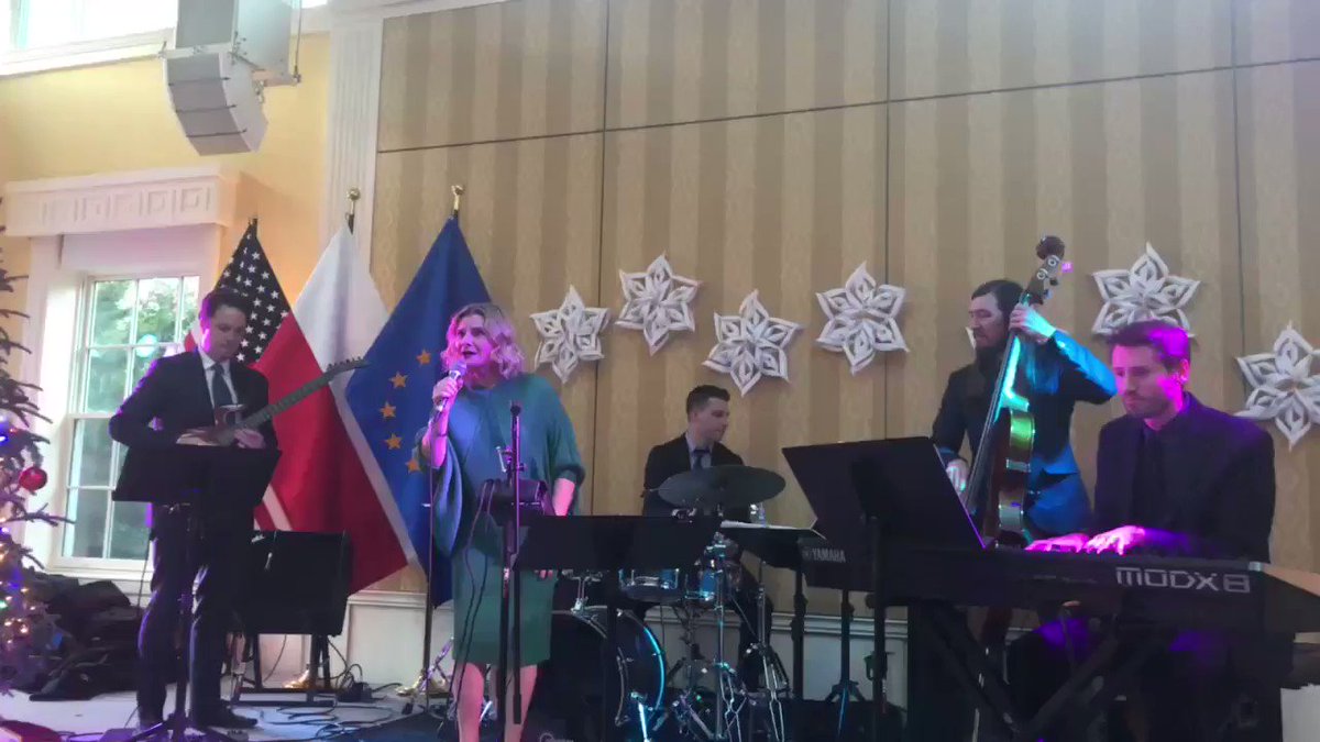 There are many ways to sing Christmas carols!
Listen to the great performance by @grazynaauguscik as part of @PolishLibraryDC Carnival Caroling Concert hosted by @AmbWilczek