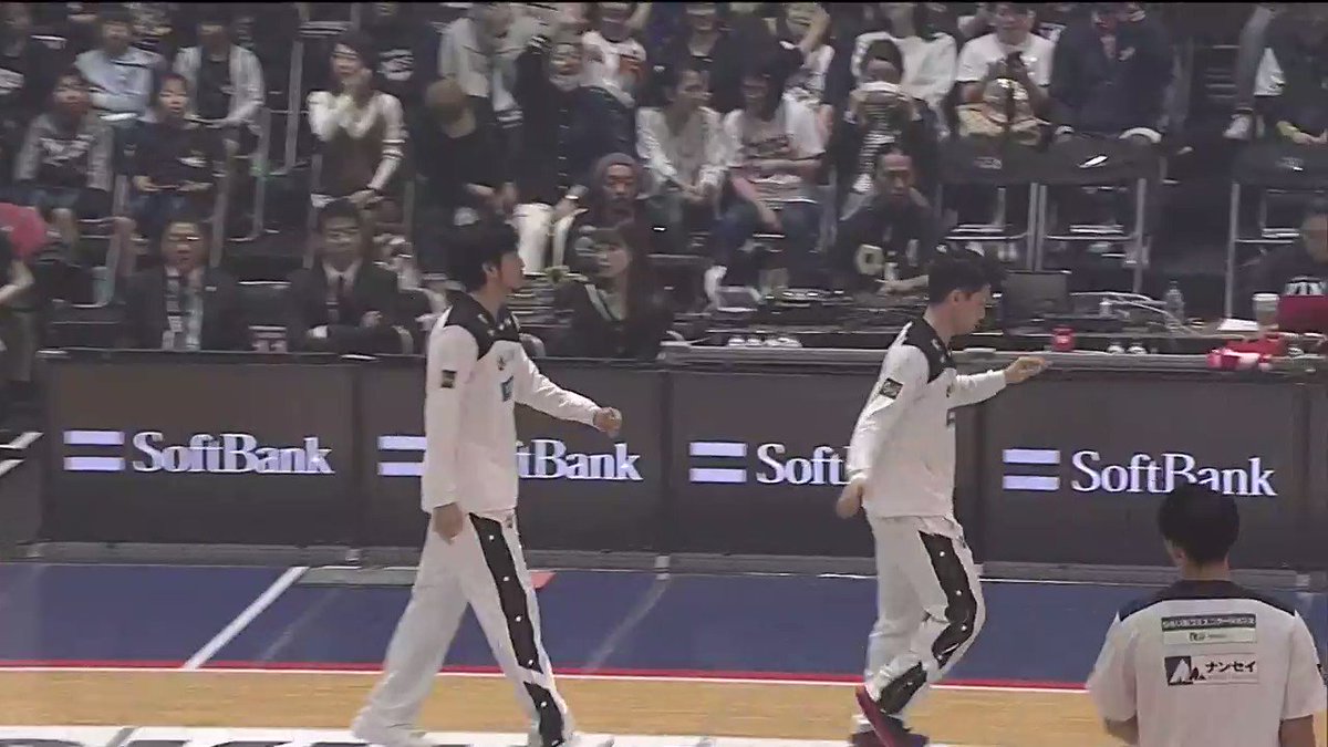 伝統の一戦!
VS大阪 キングススターティングメンバー
#1橋本、#12エアーズ、#14岸本、#32エゲケゼ、#51古川
